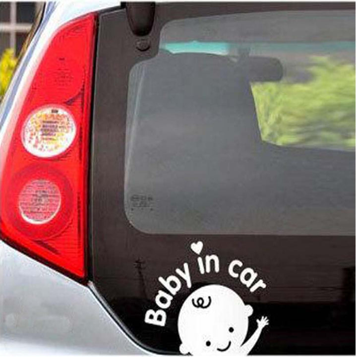 Autoaufkleber Baby im Auto winkendes Baby an Bord