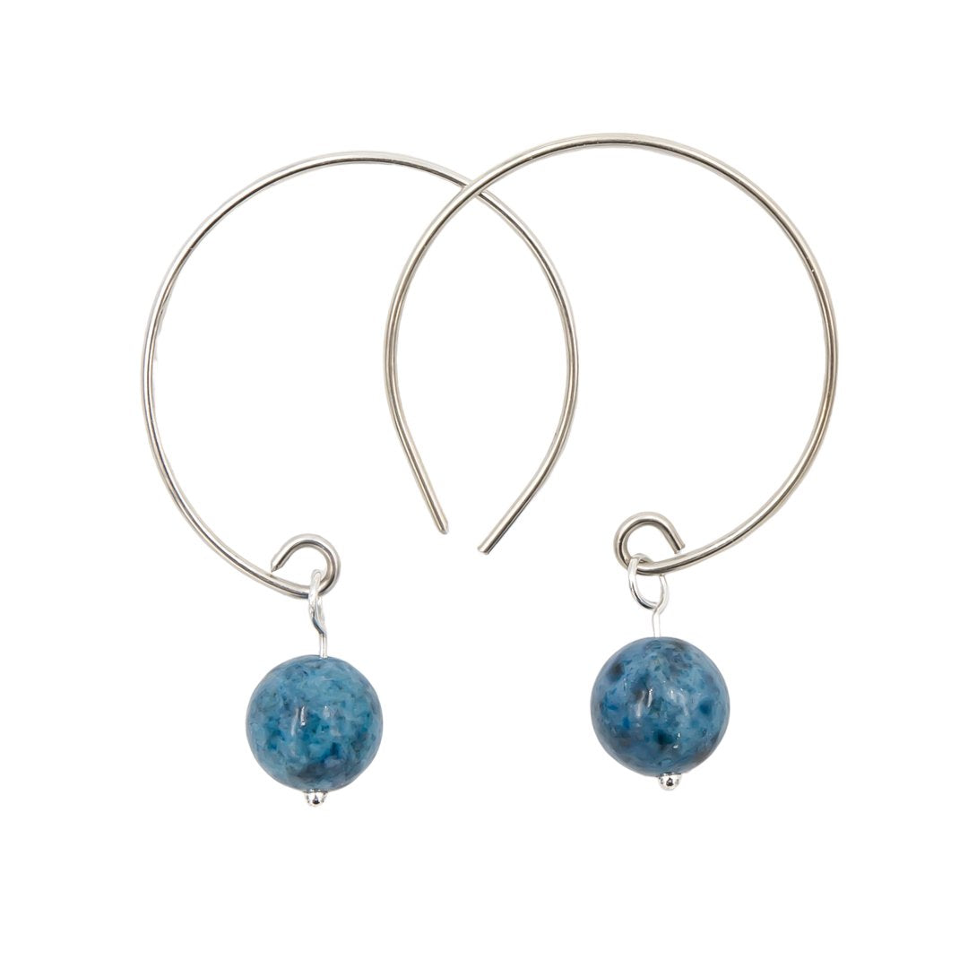 Ohrringe aus Denim-Lapis-Creolen aus Sterlingsilber