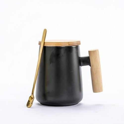 Lange Kaffeetasse mit Holzgriff