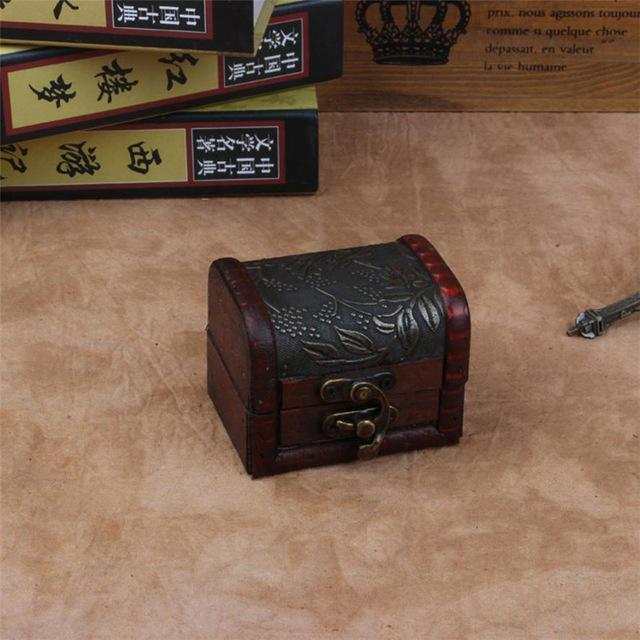 Kleine Retro-Schließbox aus Holz zur Aufbewahrung von Schmuck und Armbändern 