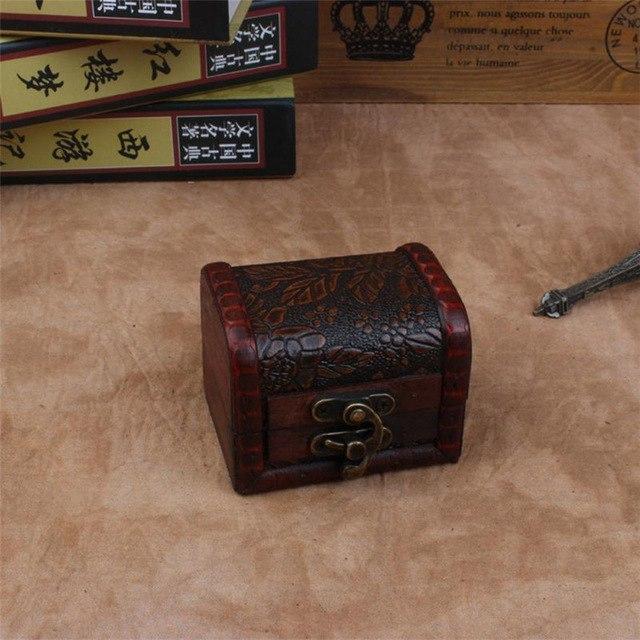 Kleine Retro-Schließbox aus Holz zur Aufbewahrung von Schmuck und Armbändern 