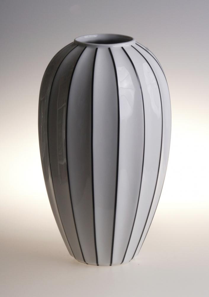 Runde, gestreifte Porzellan-Blumenvase im Retro-Stil l