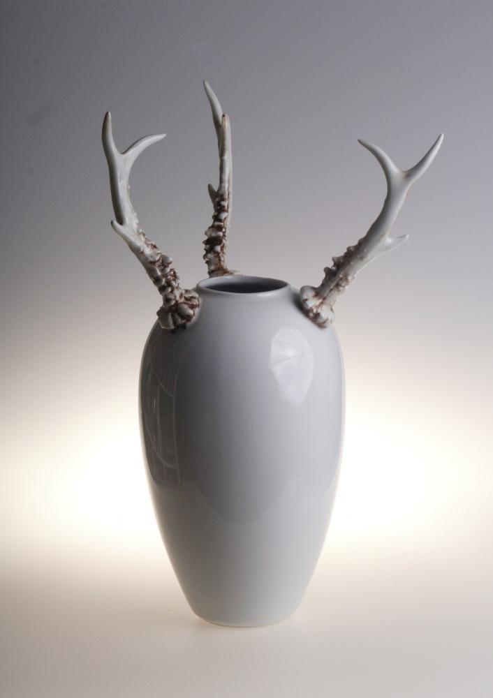 Blumenvase aus Porzellan im Retro-Stil mit Hirschhörnern