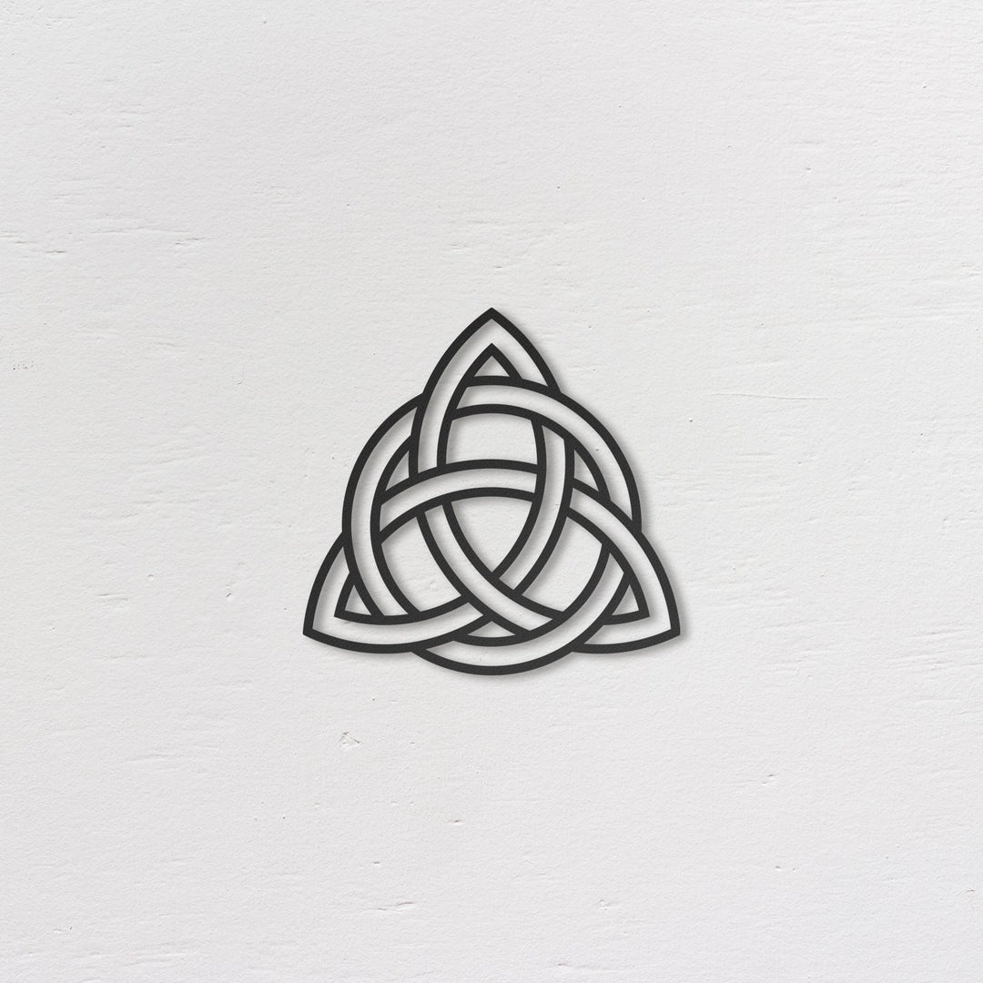 Triquetra – Wandkunst aus Metall 