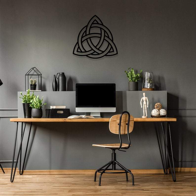 Triquetra – Wandkunst aus Metall 