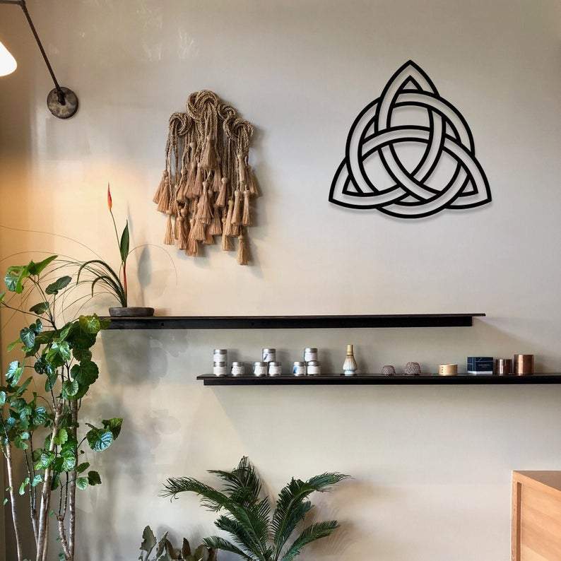 Triquetra – Wandkunst aus Metall 