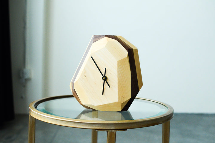 Geometrische Wand- und Tischuhr