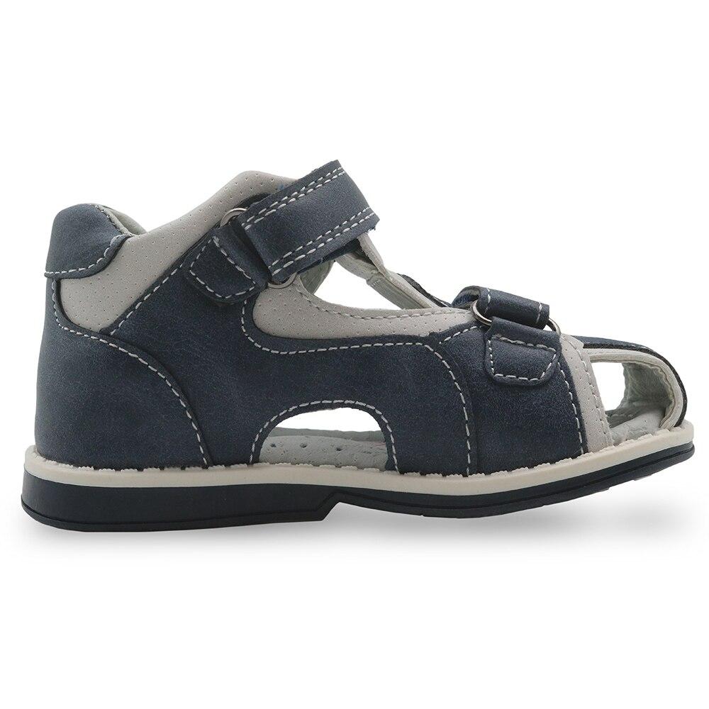 Orthopädische Sandalen mit verschlossenem Mund