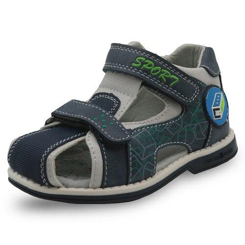 Orthopädische Sandalen mit verschlossenem Mund