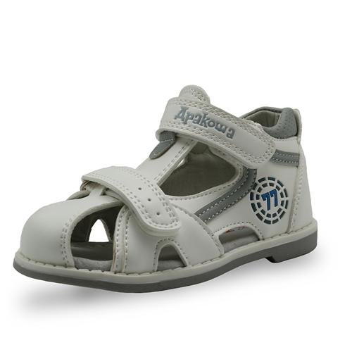 Orthopädische Sandalen für Kinder.