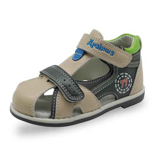 Orthopädische Sandalen für Kinder.