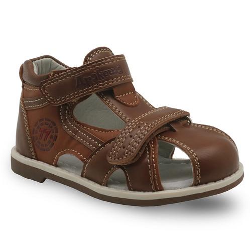 Orthopädische Sandalen für Kinder.