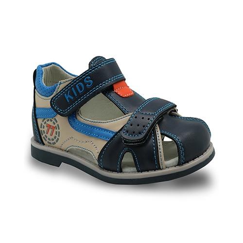 Orthopädische Sandalen für Kinder.