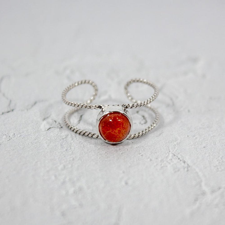 Sonnenstein-Ring aus Sterlingsilber mit gedrehtem Manschettenband